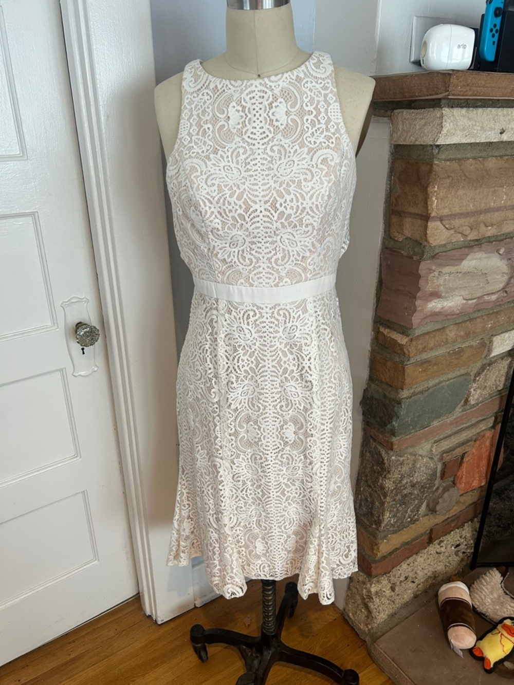 Elegant White Lace Sleeveless Dress